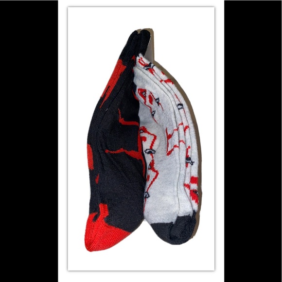 IT Pennywise Crew Socks 2 Pair Men 6-12 Gray Black Red Clown Horror Killer Float - Picture 7 of 12